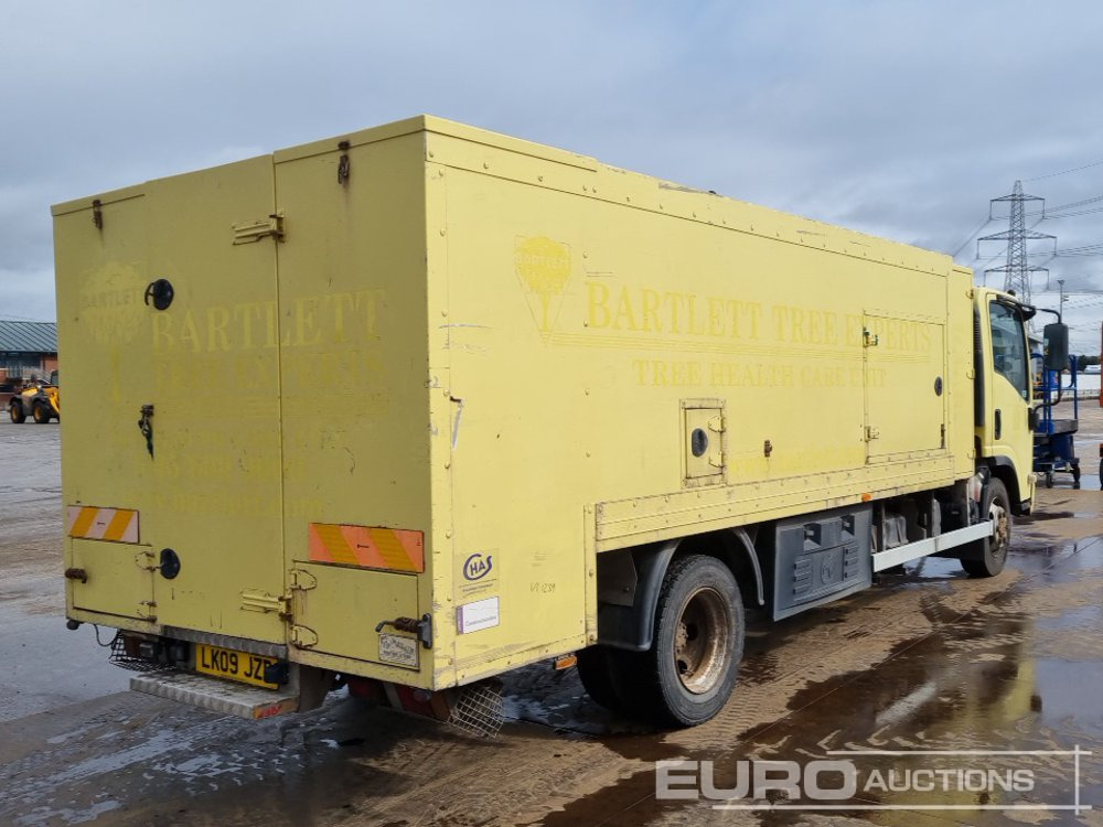 2009 Isuzu NPR-7 - شاحنة صندوقية: صورة 5 2009 Isuzu NPR-7 - شاحنة صندوقية: صورة 5