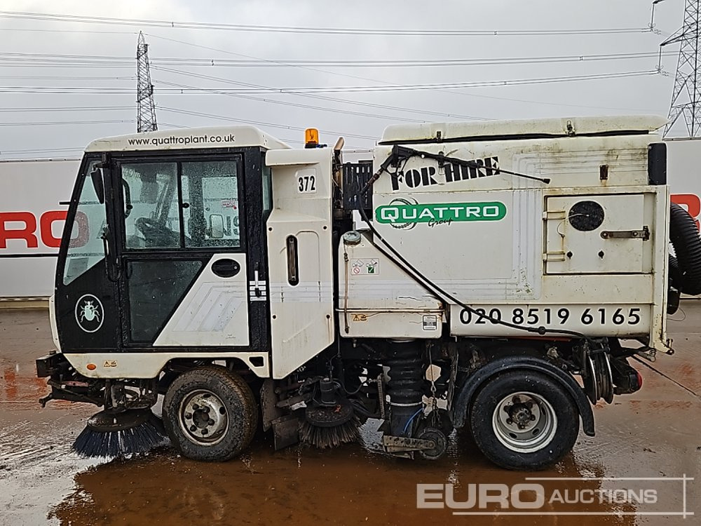 2009 Scarab 4x2 Road Sweeper, Reverse Camera, Automatic Gearbox - سياره كنس شوارع: صورة 2 2009 Scarab 4x2 Road Sweeper, Reverse Camera, Automatic Gearbox - سياره كنس شوارع: صورة 2
