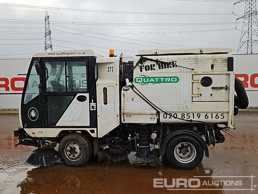 2009 Scarab 4x2 Road Sweeper, Reverse Camera, Automatic Gearbox - سياره كنس شوارع: صورة 3 2009 Scarab 4x2 Road Sweeper, Reverse Camera, Automatic Gearbox - سياره كنس شوارع: صورة 3