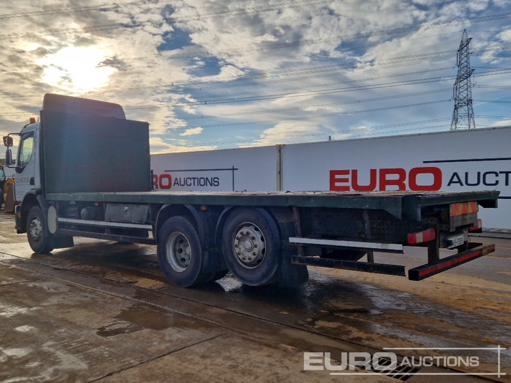 2009 Volvo 6x2 Flat Bed Lorry, Rear Lift, Manual Gearbox - شاحنات مسطحة: صورة 3 2009 Volvo 6x2 Flat Bed Lorry, Rear Lift, Manual Gearbox - شاحنات مسطحة: صورة 3