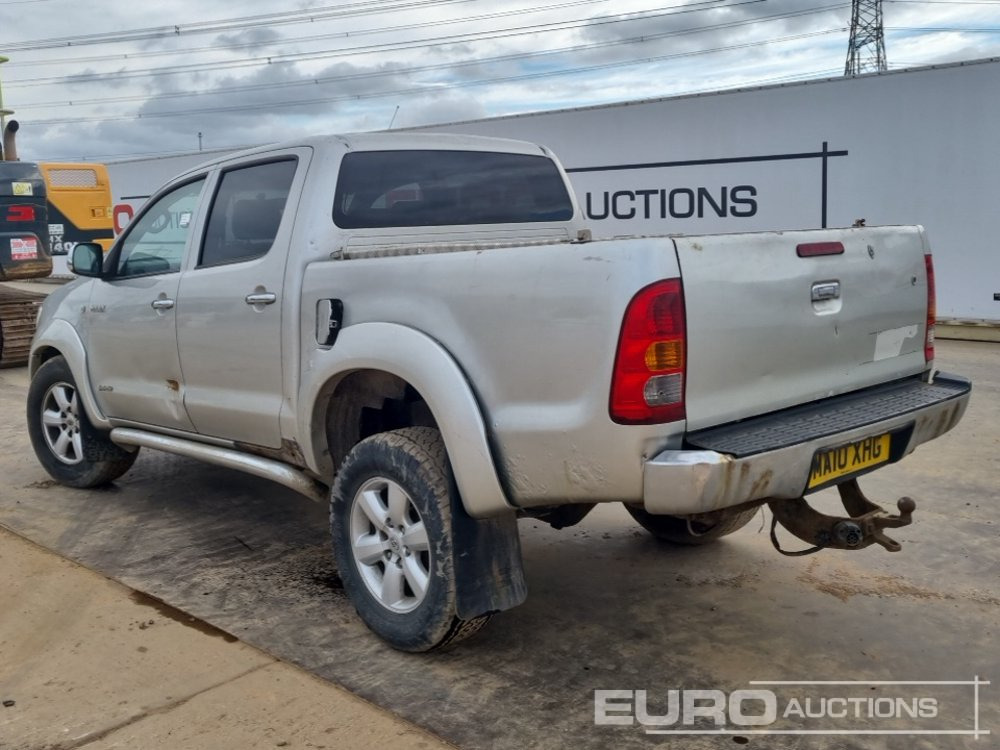 2010 Toyota Hilux Invincible - شاحنة البيك أب: صورة 4 2010 Toyota Hilux Invincible - شاحنة البيك أب: صورة 4
