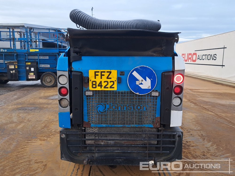 2011 Johnston 142A 101T - سياره كنس شوارع: صورة 4 2011 Johnston 142A 101T - سياره كنس شوارع: صورة 4