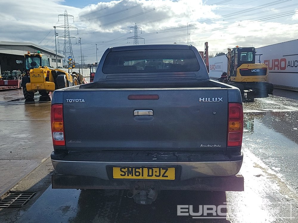 2011 Toyota Hilux - شاحنة البيك أب: صورة 4 2011 Toyota Hilux - شاحنة البيك أب: صورة 4