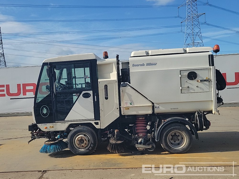 2012 Scarab 4x2 Road Sweeper, Reverse Camera, A/C - سياره كنس شوارع: صورة 2 2012 Scarab 4x2 Road Sweeper, Reverse Camera, A/C - سياره كنس شوارع: صورة 2