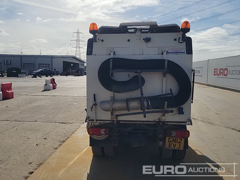 2012 Scarab 4x2 Road Sweeper, Reverse Camera, A/C - سياره كنس شوارع: صورة 4 2012 Scarab 4x2 Road Sweeper, Reverse Camera, A/C - سياره كنس شوارع: صورة 4