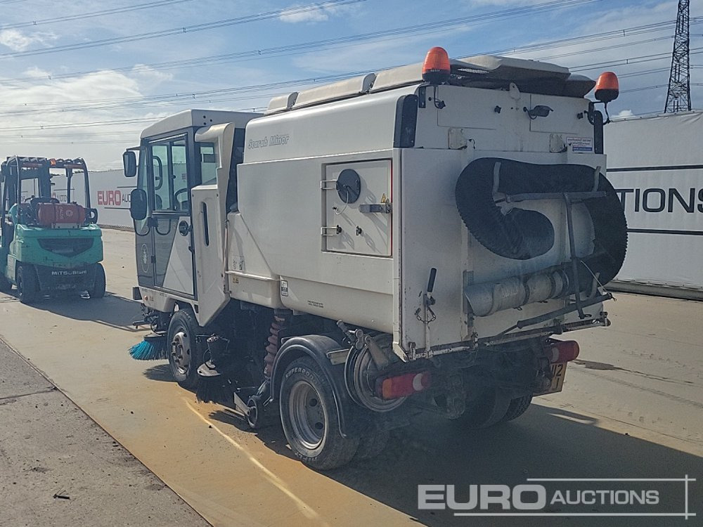 2012 Scarab 4x2 Road Sweeper, Reverse Camera, A/C - سياره كنس شوارع: صورة 3 2012 Scarab 4x2 Road Sweeper, Reverse Camera, A/C - سياره كنس شوارع: صورة 3