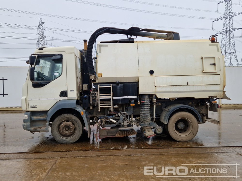 2013 DAF LF55.220 - سياره كنس شوارع: صورة 2 2013 DAF LF55.220 - سياره كنس شوارع: صورة 2