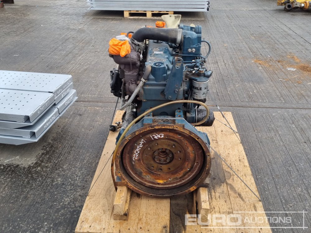 2013 Kubota 4 Cylinder Engine - محرك: صورة 4 2013 Kubota 4 Cylinder Engine - محرك: صورة 4