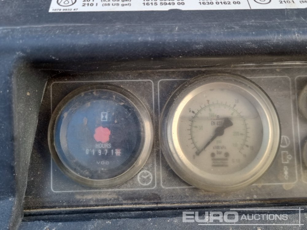 ضاغط هوائي 2014 Atlas Copco XAS67: صورة 25