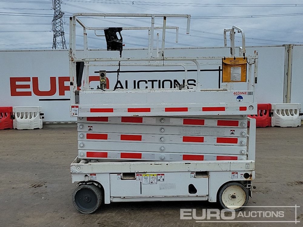 2015 Haulotte Compact 14 - منصة جومحمولةية: صورة 2 2015 Haulotte Compact 14 - منصة جومحمولةية: صورة 2