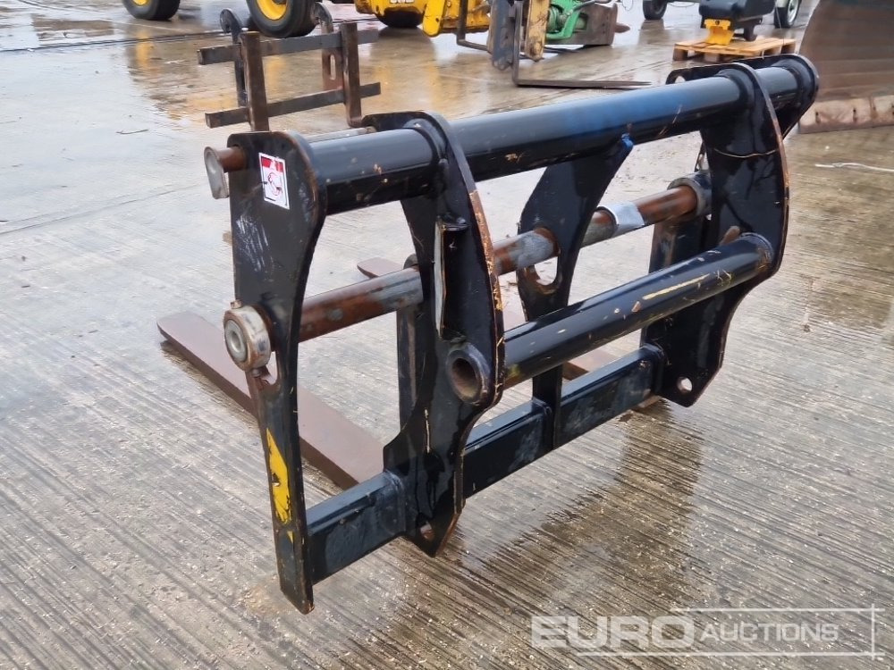 2015 Haulotte Fork Frame & Forks to suit Telehandler - معدات المناولة: صورة 3 2015 Haulotte Fork Frame & Forks to suit Telehandler - معدات المناولة: صورة 3