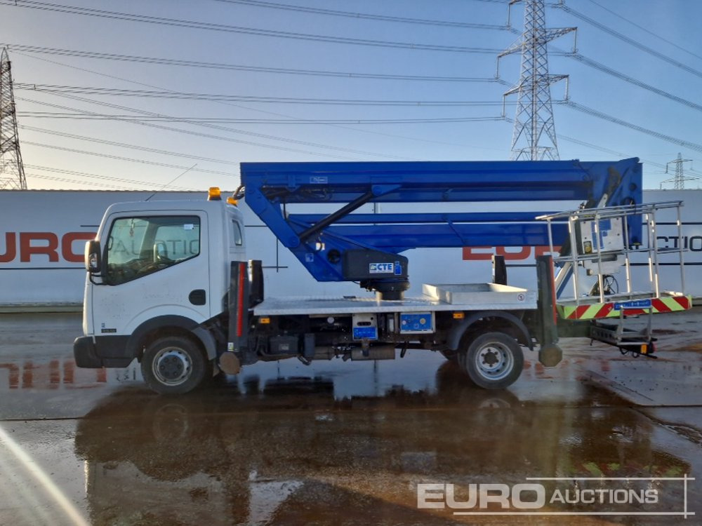 2015 Nissan 35.12 - ميكروباص: صورة 2 2015 Nissan 35.12 - ميكروباص: صورة 2