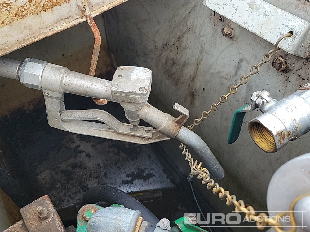خزان تخزين 2016 Bowser Supply 2000 Litre Single Axle Bunded Fuel Bowser, Manual Pump: صورة 17