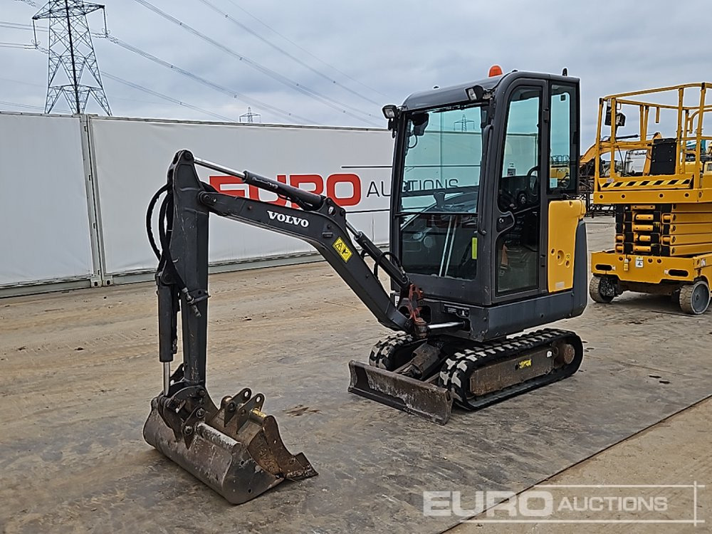 2017 Volvo EC15D - حفار صغير: صورة 1 2017 Volvo EC15D - حفار صغير: صورة 1