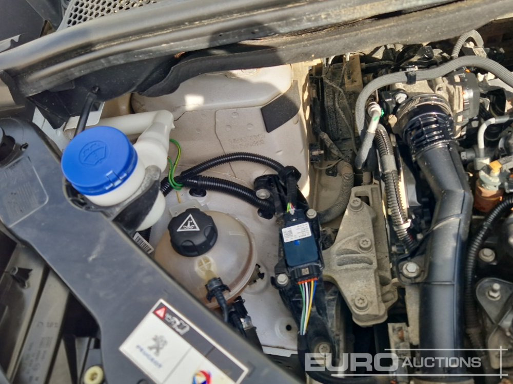 فان المدمجة 2021 Peugeot Partner: صورة 31