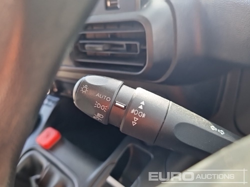 فان المدمجة 2021 Peugeot Partner: صورة 23
