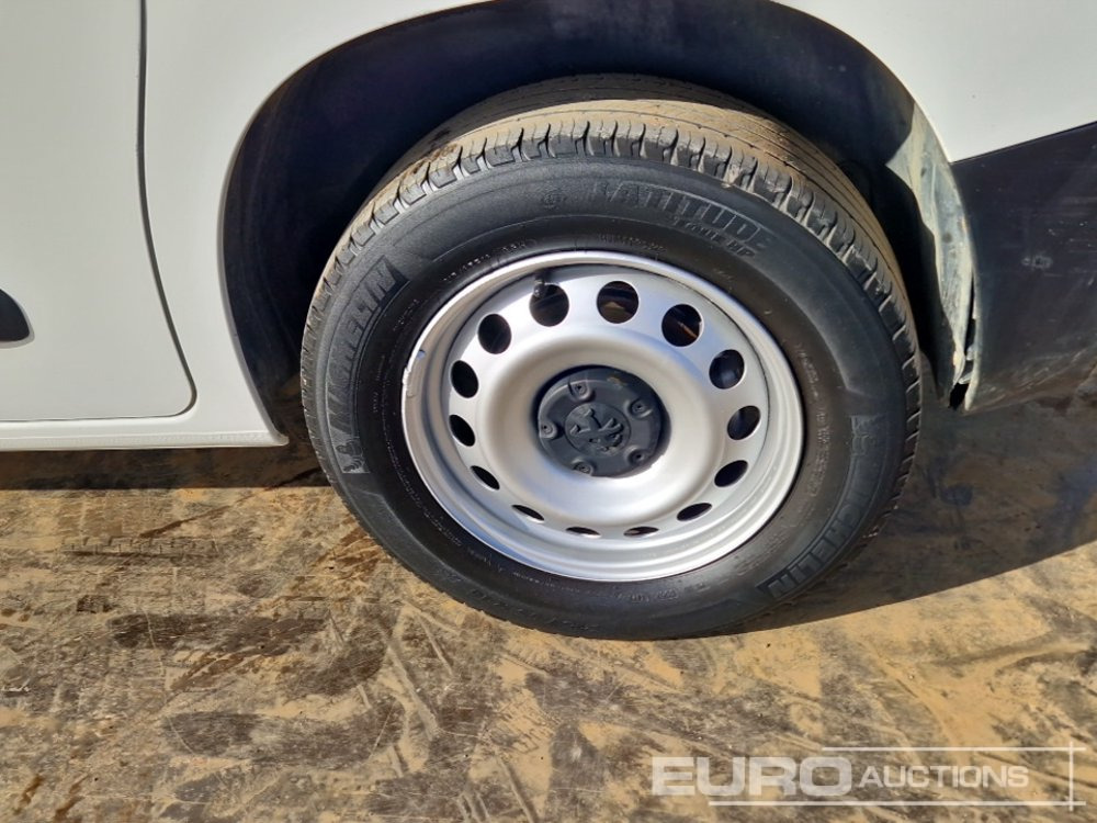فان المدمجة 2021 Peugeot Partner: صورة 10