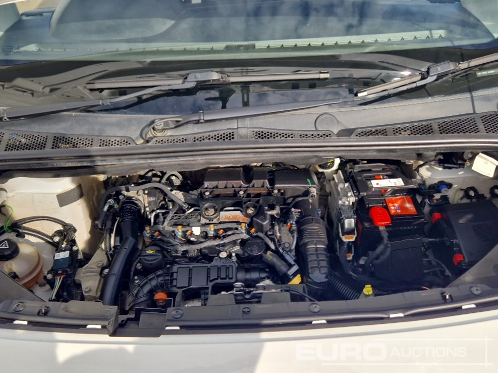 فان المدمجة 2021 Peugeot Partner: صورة 30