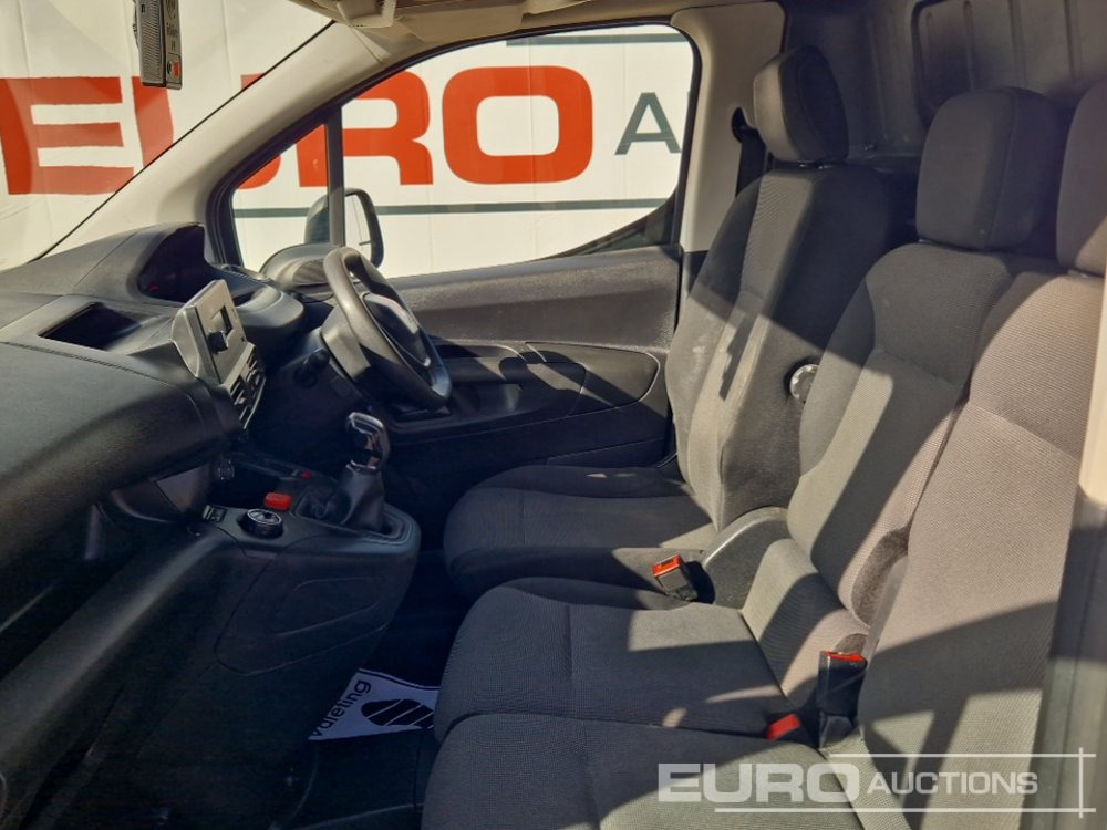 فان المدمجة 2021 Peugeot Partner: صورة 14
