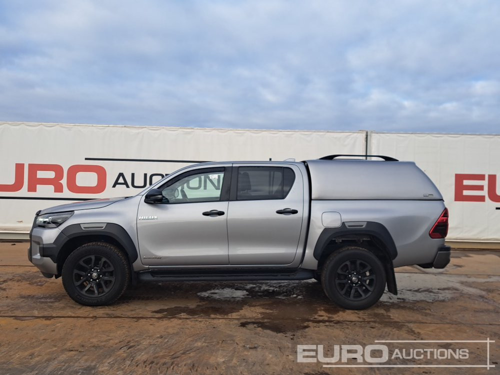 2022 Toyota Hilux Invincible X - شاحنة البيك أب: صورة 2 2022 Toyota Hilux Invincible X - شاحنة البيك أب: صورة 2