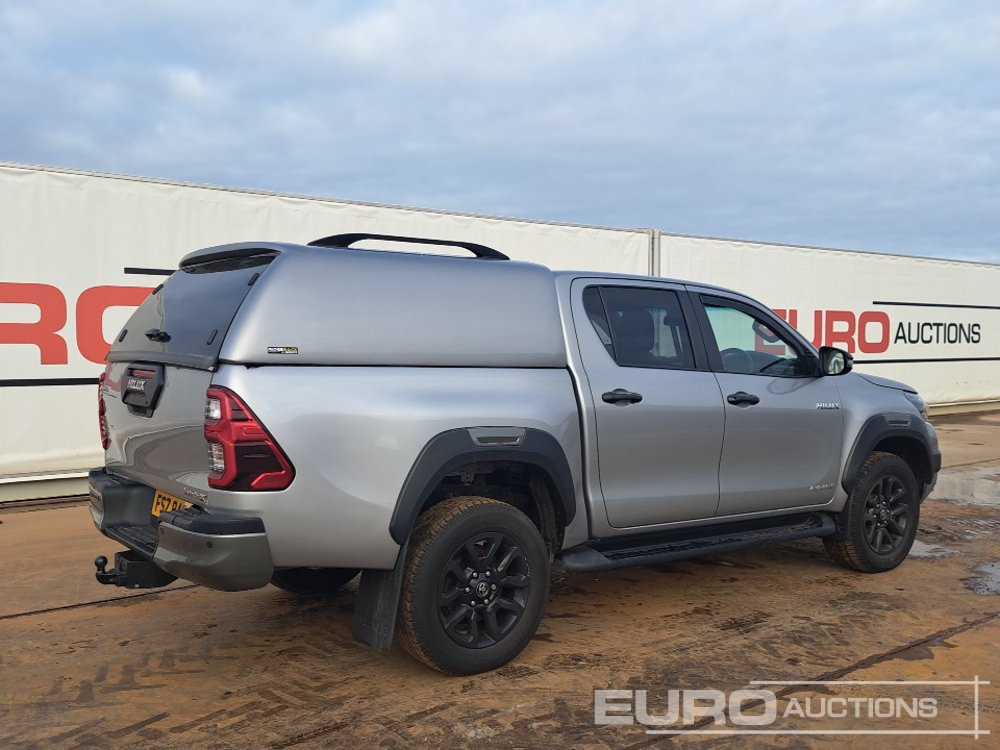 2022 Toyota Hilux Invincible X - شاحنة البيك أب: صورة 5 2022 Toyota Hilux Invincible X - شاحنة البيك أب: صورة 5