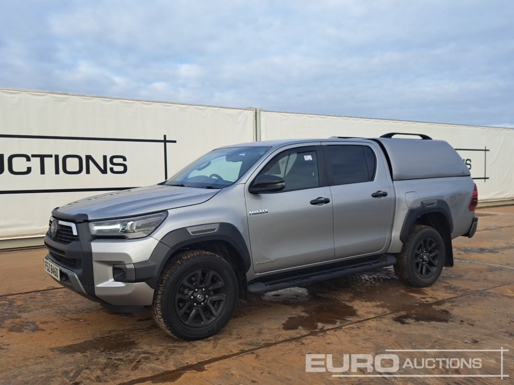 2022 Toyota Hilux Invincible X - شاحنة البيك أب: صورة 1 2022 Toyota Hilux Invincible X - شاحنة البيك أب: صورة 1