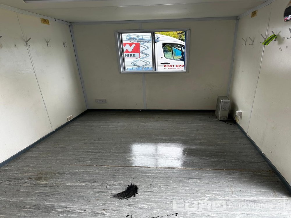 21-foot x 8-foot Office (Selling Offsite - Location: Studham) - حاوية شحن: صورة 3 21-foot x 8-foot Office (Selling Offsite - Location: Studham) - حاوية شحن: صورة 3