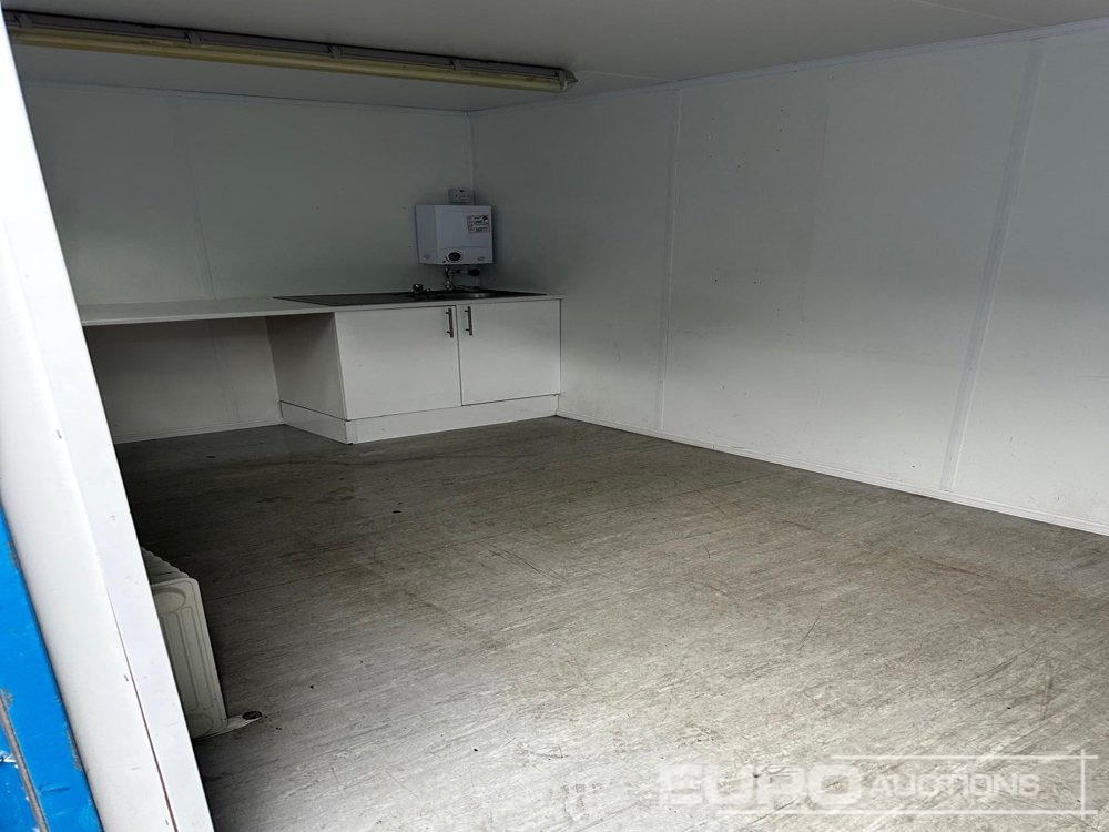 21 x 8 Canteen – Office with partition (Selling Offsite - Location Studham) - حاوية شحن: صورة 3 21 x 8 Canteen – Office with partition (Selling Offsite - Location Studham) - حاوية شحن: صورة 3