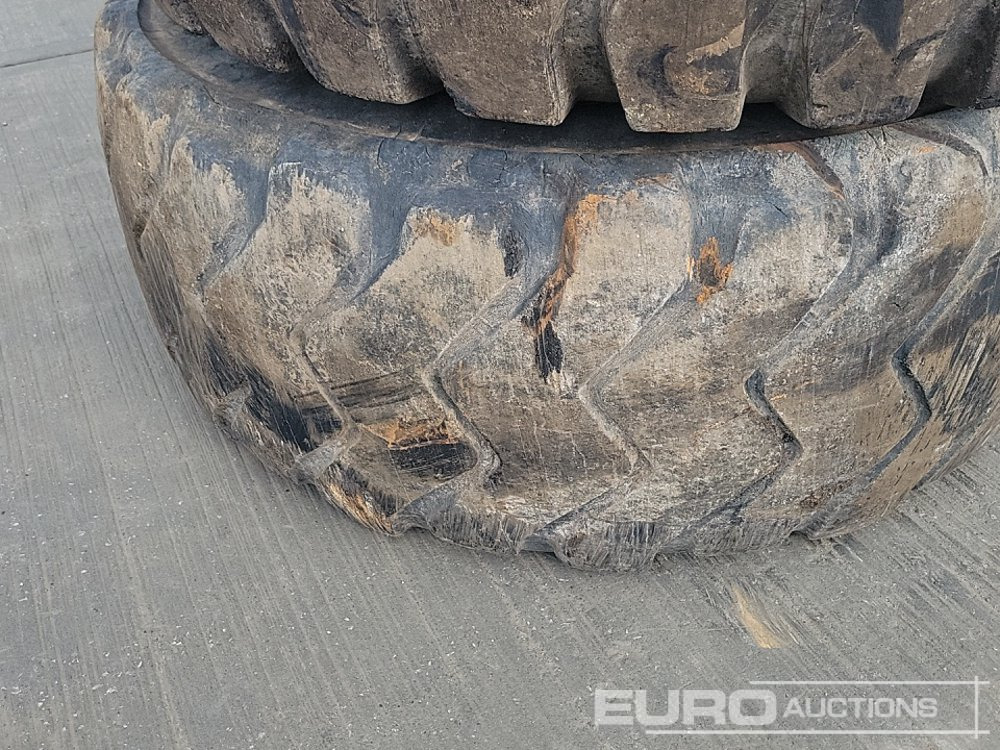 23.5R25 Tyre & Rim (3 of) - إطارات: صورة 5 23.5R25 Tyre & Rim (3 of) - إطارات: صورة 5