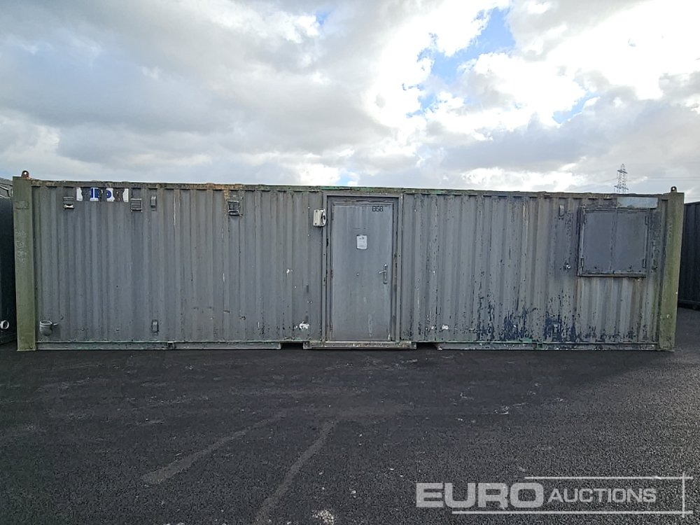 32' x 10' Canteen, W/C (Cannot Be Reconsigned) - حاوية شحن: صورة 3 32' x 10' Canteen, W/C (Cannot Be Reconsigned) - حاوية شحن: صورة 3