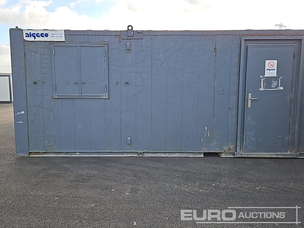 32' x 10' Canteen, W/C (Cannot Be Reconsigned) - حاوية شحن: صورة 2 32' x 10' Canteen, W/C (Cannot Be Reconsigned) - حاوية شحن: صورة 2