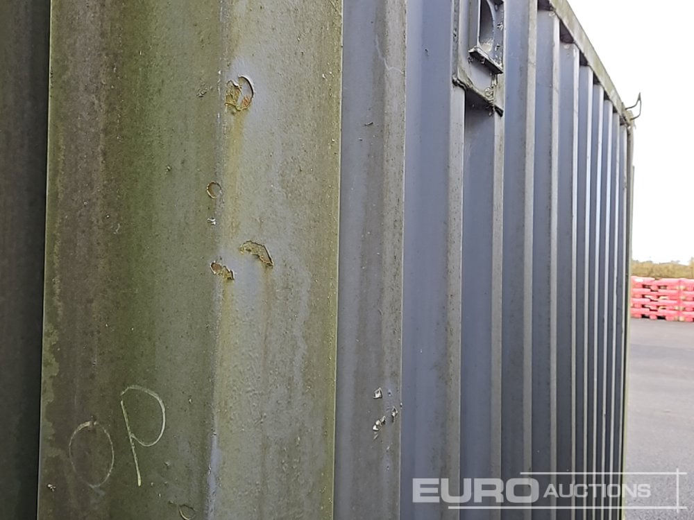 32' x 10' Canteen, W/C (Cannot Be Reconsigned) - حاوية شحن: صورة 1 32' x 10' Canteen, W/C (Cannot Be Reconsigned) - حاوية شحن: صورة 1