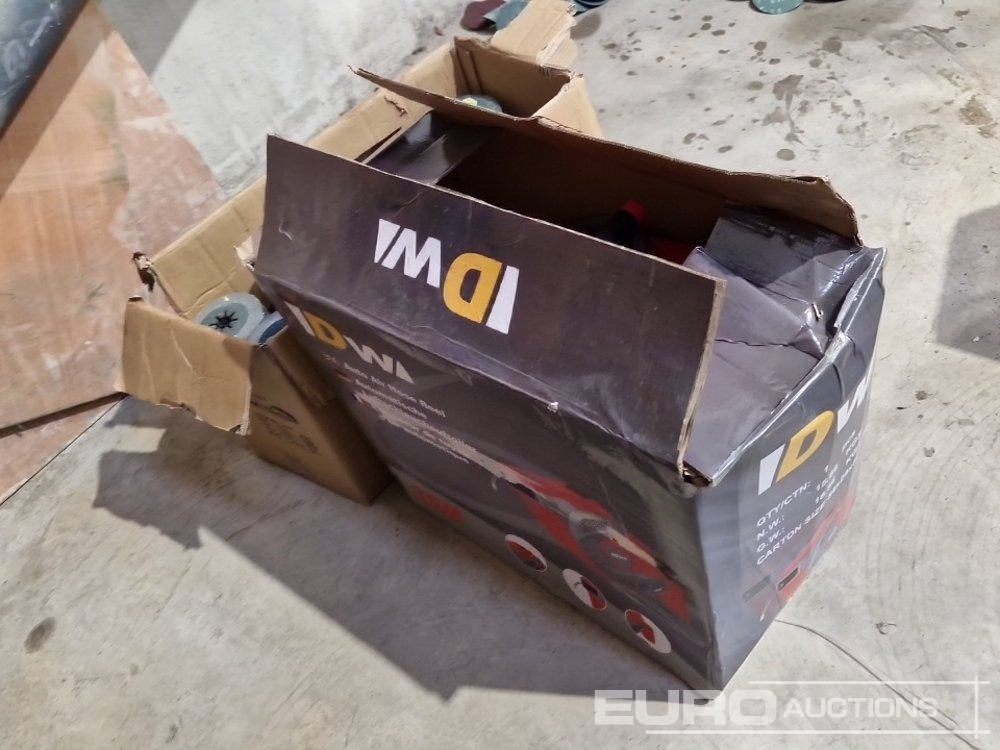35m Retractable Air Hose Reel, Box of Sanding Discs (2 of) - معدات الورشة: صورة 3 35m Retractable Air Hose Reel, Box of Sanding Discs (2 of) - معدات الورشة: صورة 3
