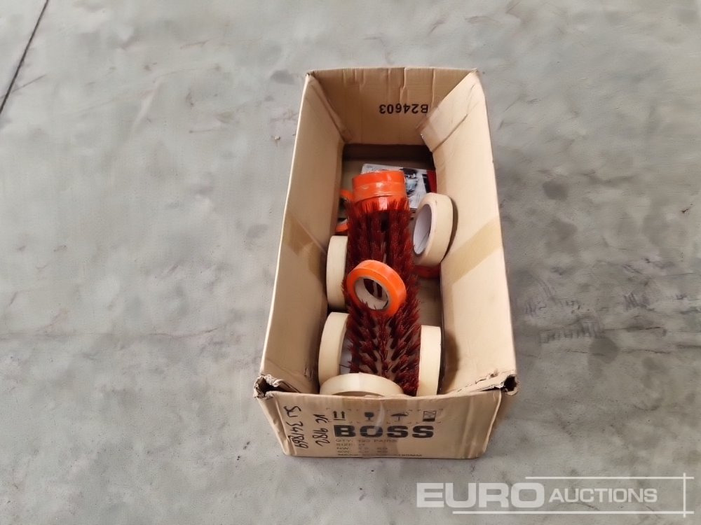 Box of Makita Jigsaw Blades, Brush Head, Masking Tape, Insulating Tape - معدات الورشة: صورة 2 Box of Makita Jigsaw Blades, Brush Head, Masking Tape, Insulating Tape - معدات الورشة: صورة 2
