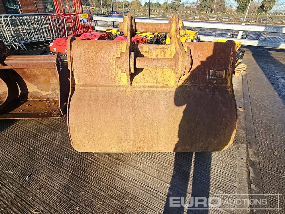 CAT 60" Digging Bucket 80mm Pin to suit 20 Ton Excavator - بكت: صورة 2 CAT 60" Digging Bucket 80mm Pin to suit 20 Ton Excavator - بكت: صورة 2