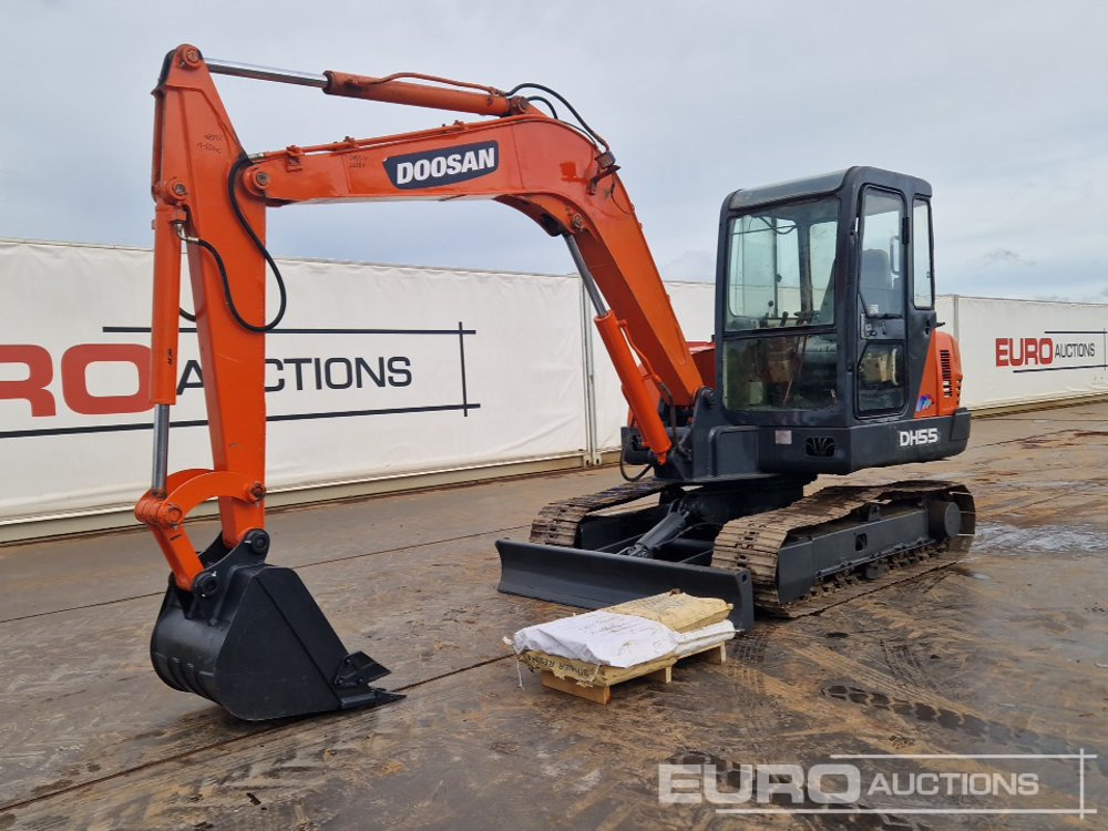 Doosan DH55-V - حفار صغير: صورة 1 Doosan DH55-V - حفار صغير: صورة 1