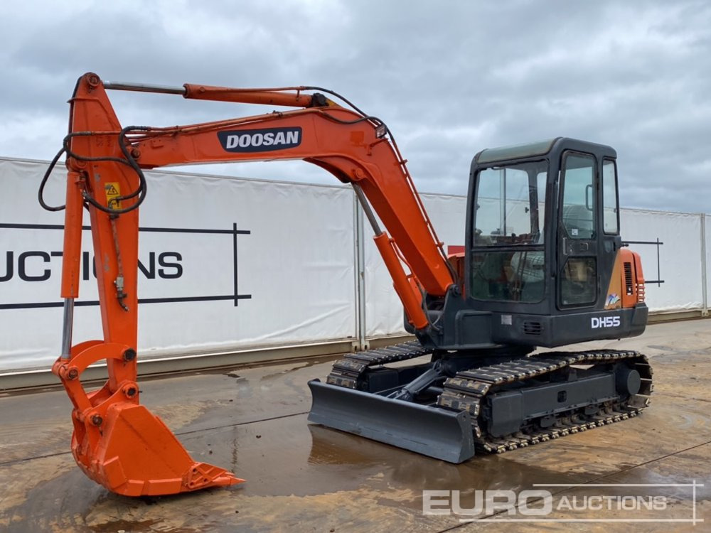 Doosan DH55-V - حفار صغير: صورة 1 Doosan DH55-V - حفار صغير: صورة 1