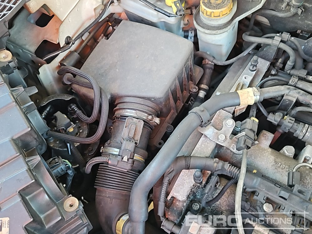 شاحنة توصيل مفتوحة Fiat Doblo: صورة 20