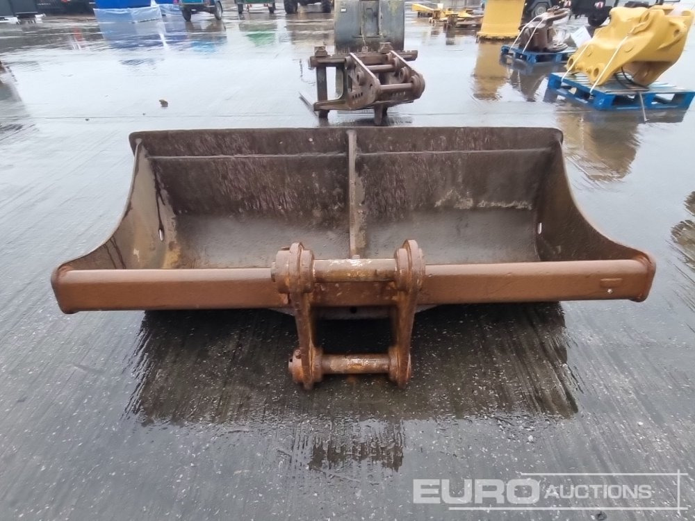 Geith 74" Ditching Bucket 65mm Pin to suit 13 Ton Excavator - بكت: صورة 4 Geith 74" Ditching Bucket 65mm Pin to suit 13 Ton Excavator - بكت: صورة 4
