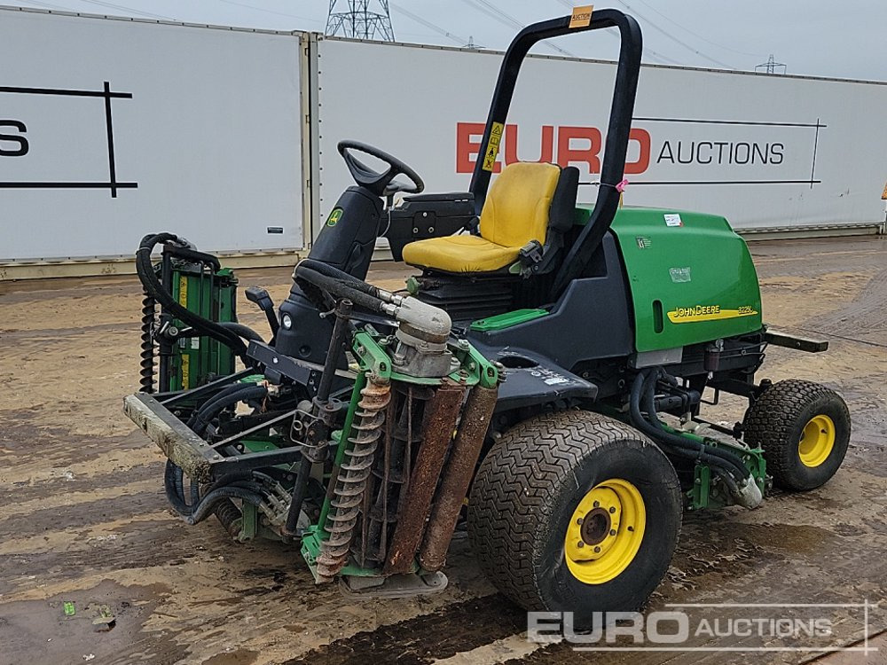 John Deere 3225C - جزازة عشب الحدائق: صورة 1 John Deere 3225C - جزازة عشب الحدائق: صورة 1