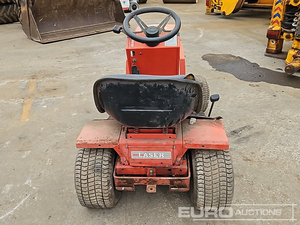 Laser L95 Petrol Ride on Lawnmower (Non Runner) - جزازة عشب الحدائق: صورة 4 Laser L95 Petrol Ride on Lawnmower (Non Runner) - جزازة عشب الحدائق: صورة 4