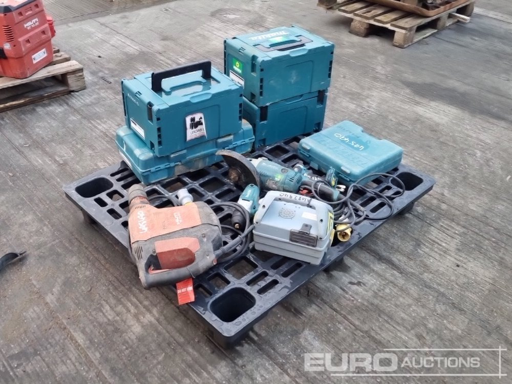 Makita 110Volt Angle Grinder, 110Volt Impact Wrench (2 of), Battery Circular Saw (2 of), Battery Multi Tool, Battery Reciprocating Saw, Battery Impact Wrench, Hilti AVT 110Volt HammerDrill, Radio Dete - معدات الانشاءات: صورة 3 Makita 110Volt Angle Grinder, 110Volt Impact Wrench (2 of), Battery Circular Saw (2 of), Battery Multi Tool, Battery Reciprocating Saw, Battery Impact Wrench, Hilti AVT 110Volt HammerDrill, Radio Dete - معدات الانشاءات: صورة 3