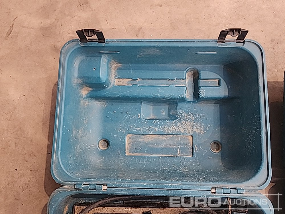 Makita 9704R 110 Volt Circular Saw, Makita JR3000V Recip Saw (2 of) - معدات الانشاءات: صورة 5 Makita 9704R 110 Volt Circular Saw, Makita JR3000V Recip Saw (2 of) - معدات الانشاءات: صورة 5