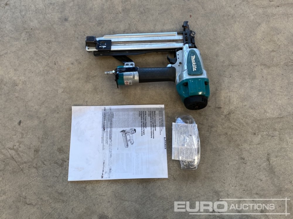 Makita AT1150A Pneumatic Nailer (Body Only) - معدات الانشاءات: صورة 2 Makita AT1150A Pneumatic Nailer (Body Only) - معدات الانشاءات: صورة 2