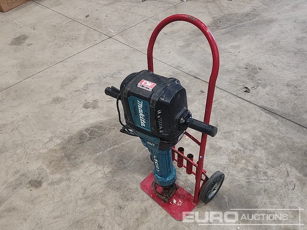Makita AVT - معدات الانشاءات: صورة 1 Makita AVT - معدات الانشاءات: صورة 1