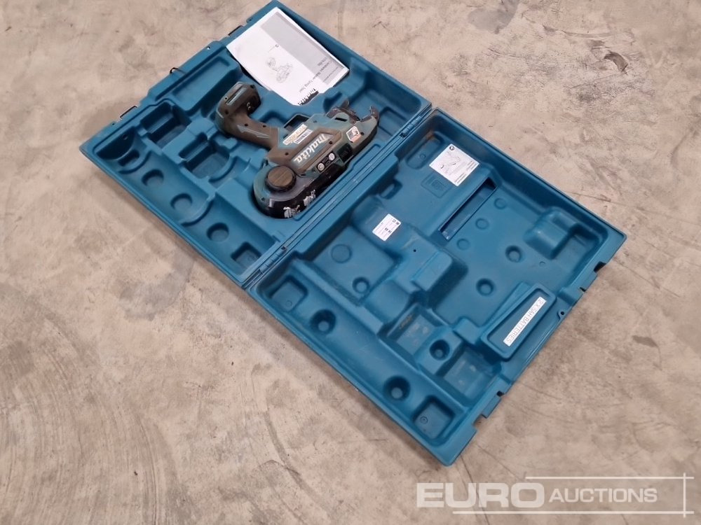 Makita DTR180 14.4/18V Cordless Rebar Tying Tool (Body & Case Only) - معدات الانشاءات: صورة 2 Makita DTR180 14.4/18V Cordless Rebar Tying Tool (Body & Case Only) - معدات الانشاءات: صورة 2