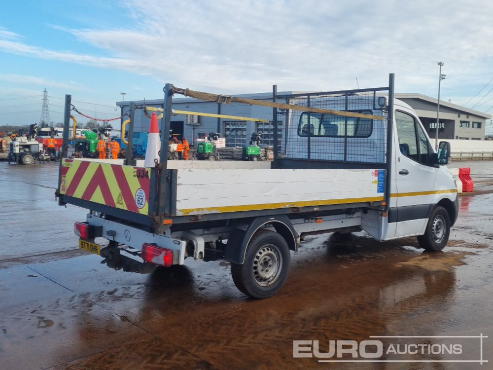 Mercedes Spinter - قلاب صغير: صورة 5 Mercedes Spinter - قلاب صغير: صورة 5