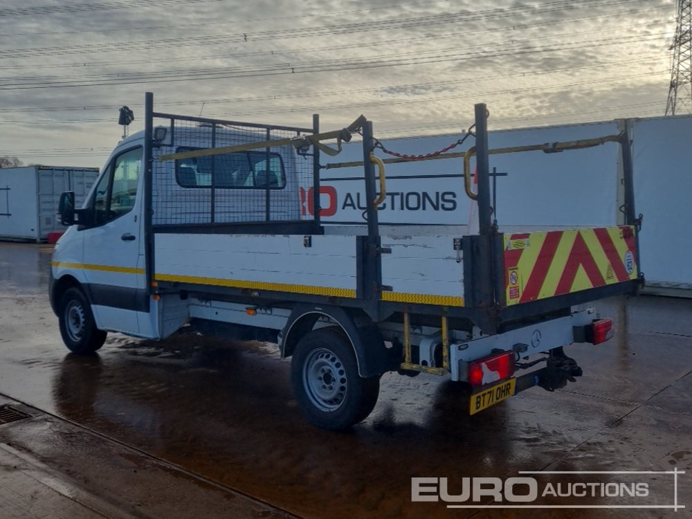 Mercedes Spinter - قلاب صغير: صورة 3 Mercedes Spinter - قلاب صغير: صورة 3