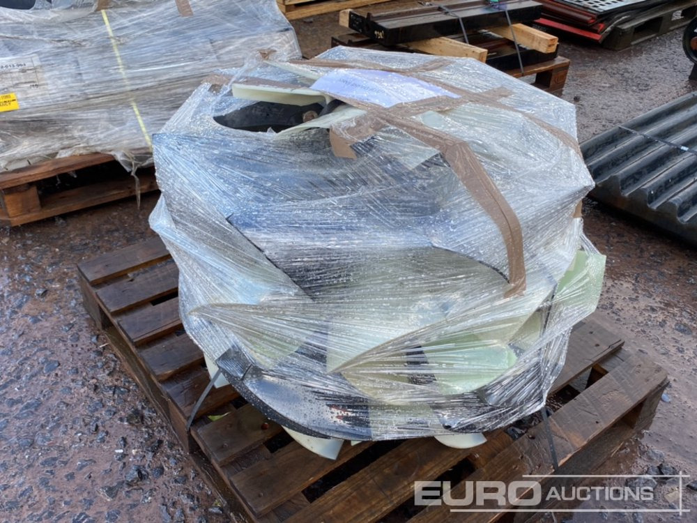 Pallet of Various Engine Fans - مروحة - شاحنة: صورة 1 Pallet of Various Engine Fans - مروحة - شاحنة: صورة 1