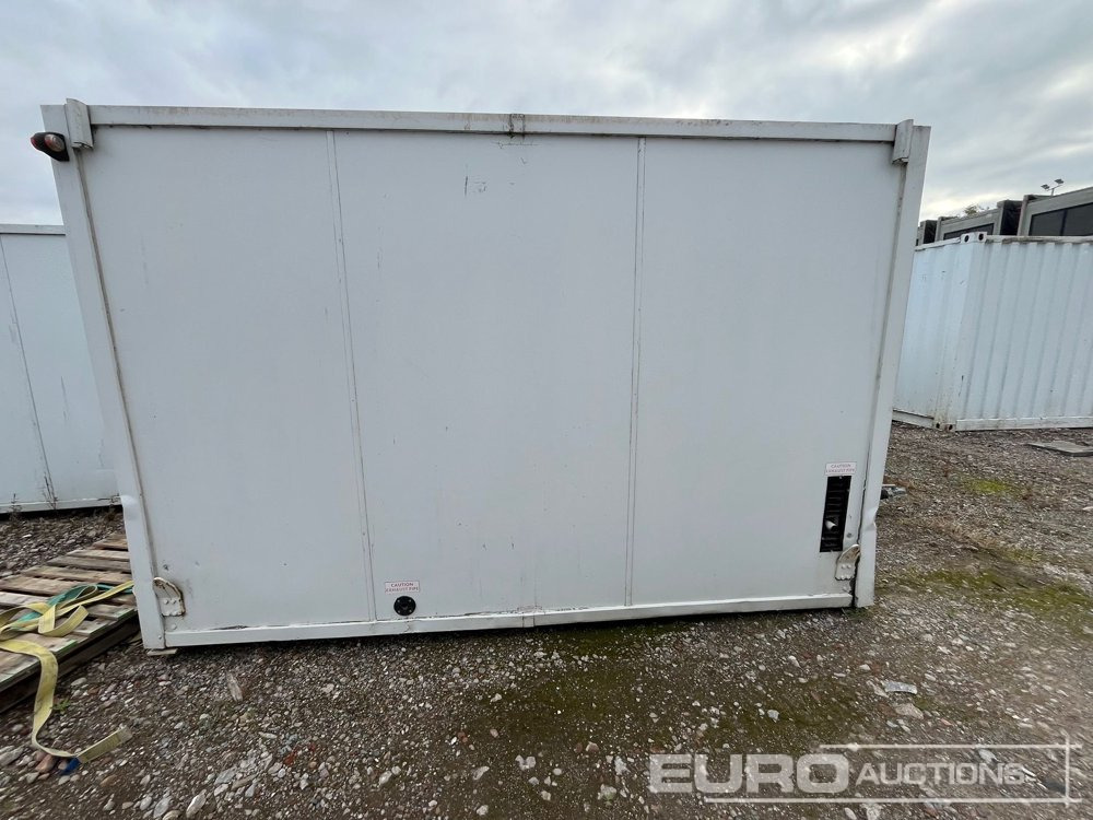 Single Axle Welfare Unit, Toilet, Drying Room, 3.3kVA Generator (Sold Off Site, Situated at Lyncastle Rd, Barleycastle Trading Estate, Warrington WA4 4RE, Contact James Turner 0044 7796 615 692 For Mo - حاوية شحن: صورة 2 Single Axle Welfare Unit, Toilet, Drying Room, 3.3kVA Generator (Sold Off Site, Situated at Lyncastle Rd, Barleycastle Trading Estate, Warrington WA4 4RE, Contact James Turner 0044 7796 615 692 For Mo - حاوية شحن: صورة 2